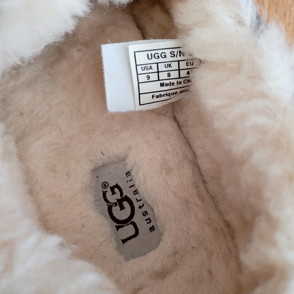 UGG | Men's Slippers - Picture 8 of 9